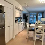 Comfy 1Bdrm Plus Den 3 Real Beds
