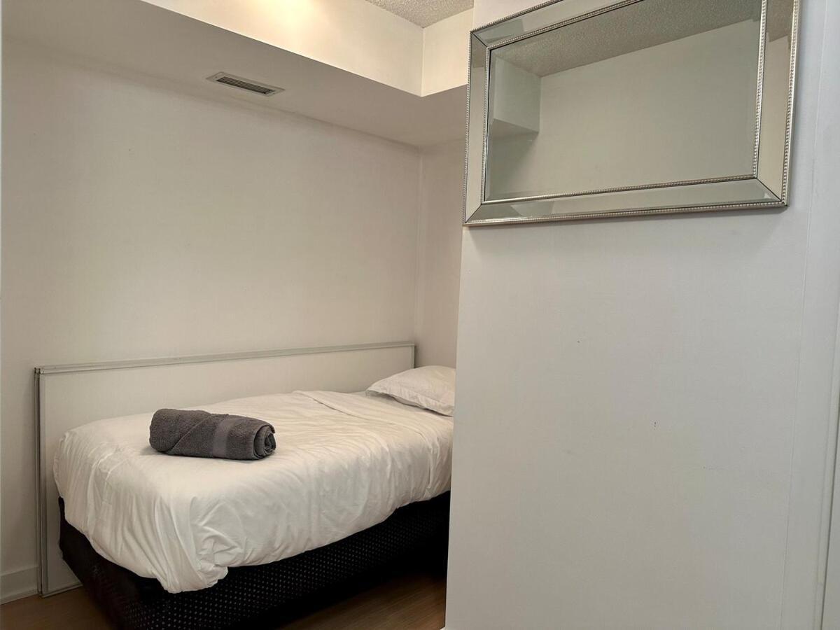 Comfy 1bdrm Den 3 Real Beds Apartment *