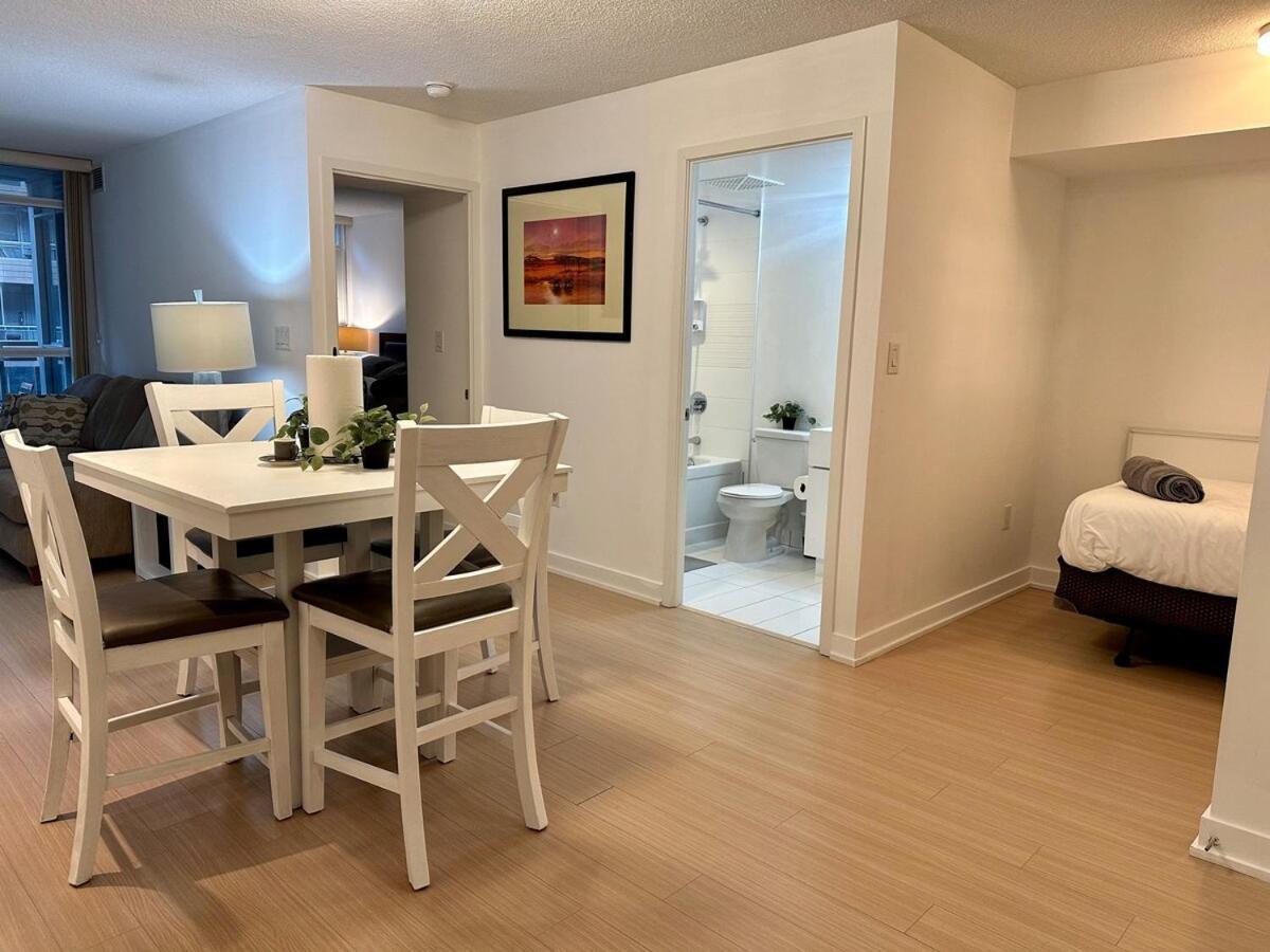 Comfy 1bdrm Den 3 Real Beds Apartment Toronto
