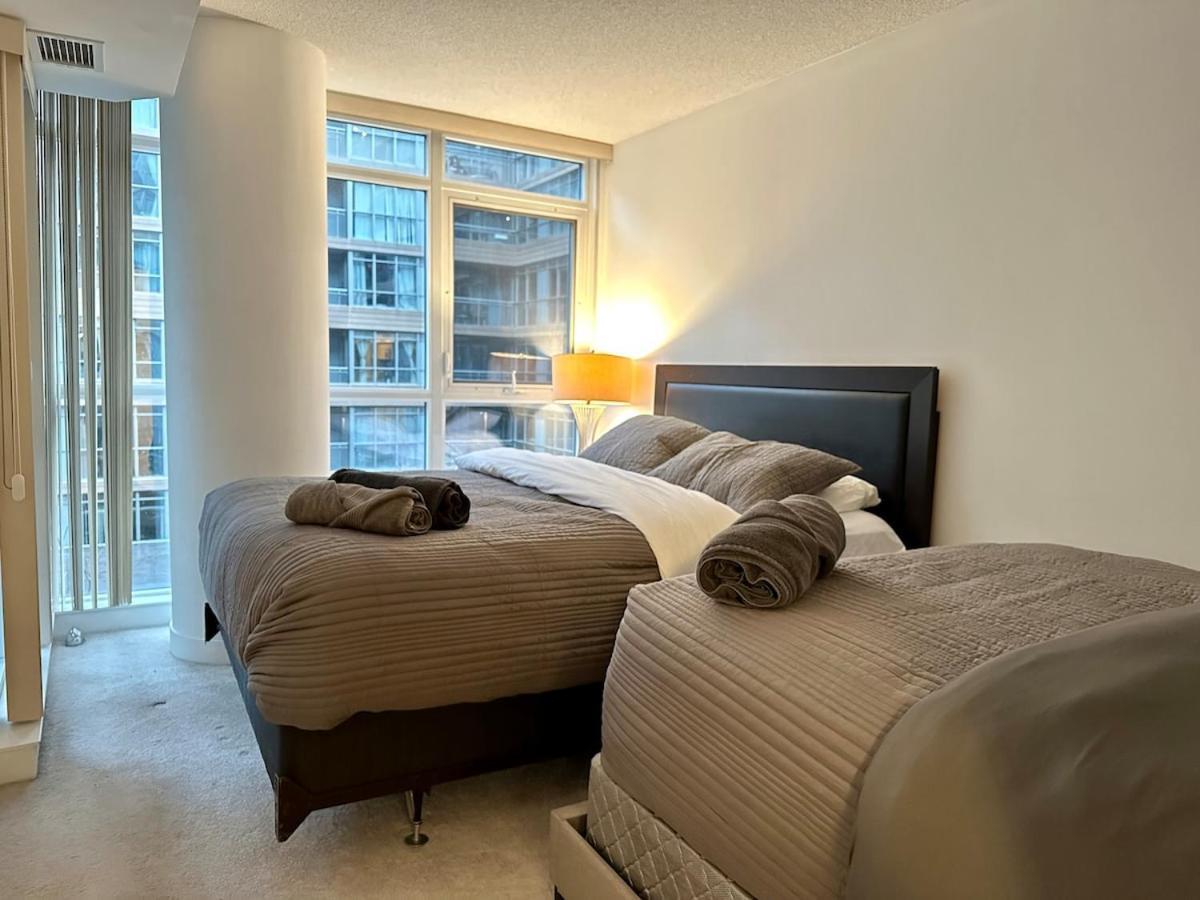 Comfy 1bdrm Den 3 Real Beds Apartment