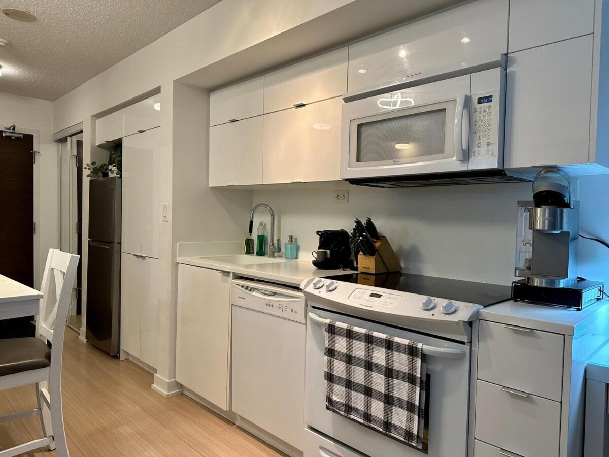 Comfy 1bdrm Den 3 Real Beds Apartment Toronto